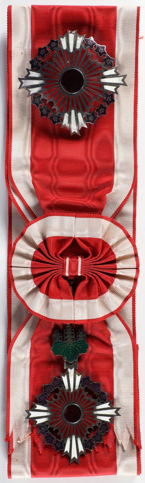 Order of the Paulownia Flowers   sash badge.jpg