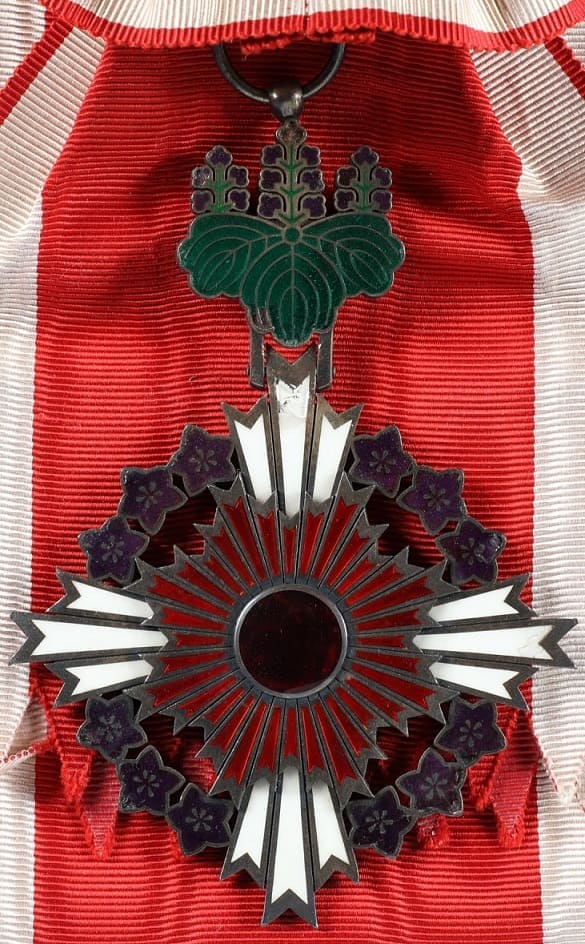 Order of the Paulownia Flowers  sash badge.jpg