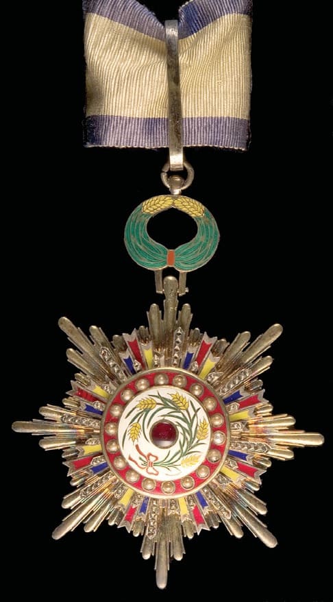Order of the Precious Brilliant Golden Grain, Third Class neck badge, width 72.5mm [awarded October 1927].jpg