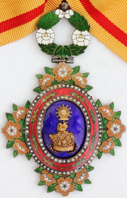 Order  of the Precious Crown from Meiji  Era.jpg Order  of the Precious Crown from Meiji  Era.jpg