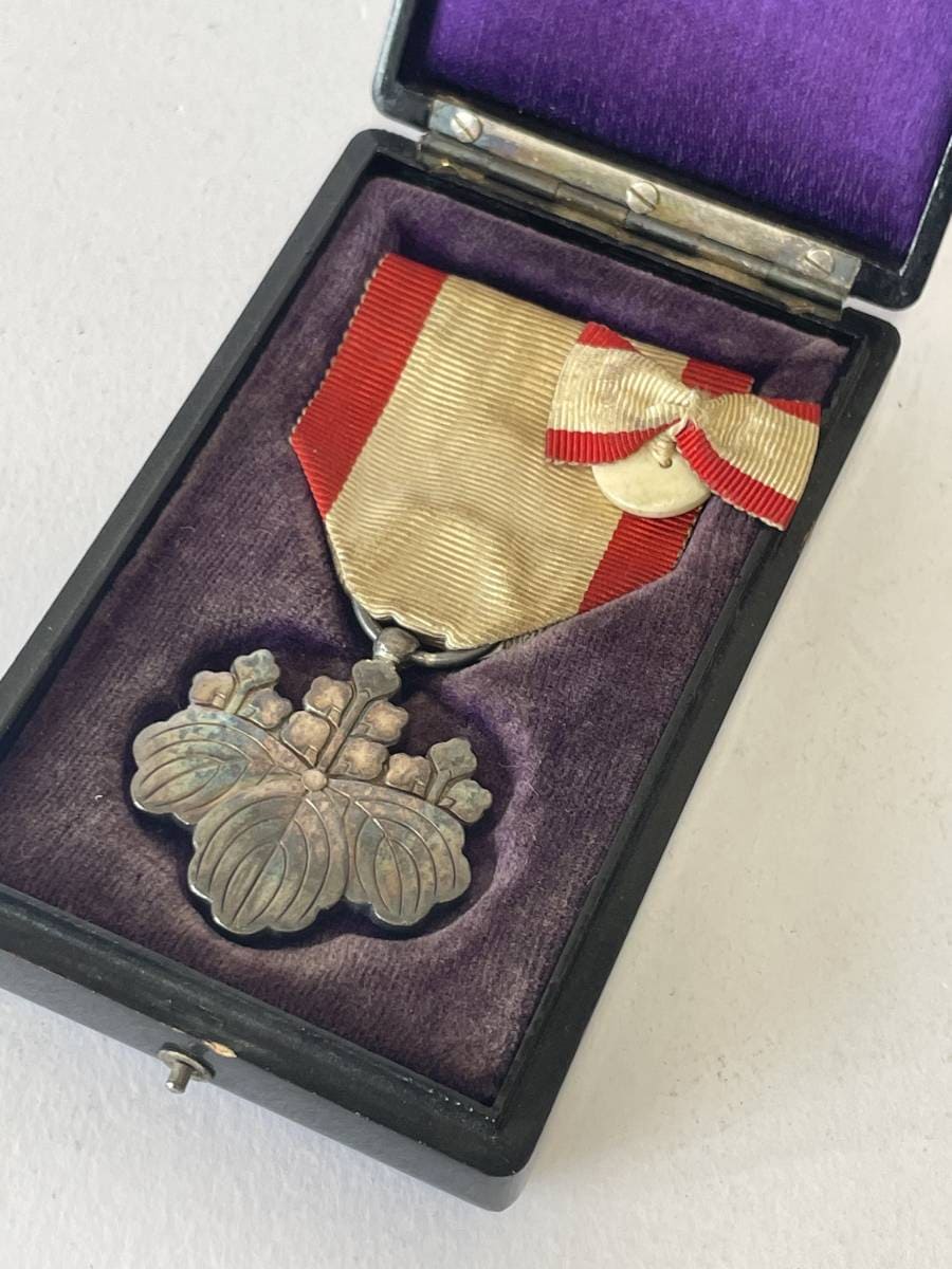 Order of the Rising  Sun with mark ヒ.jpg