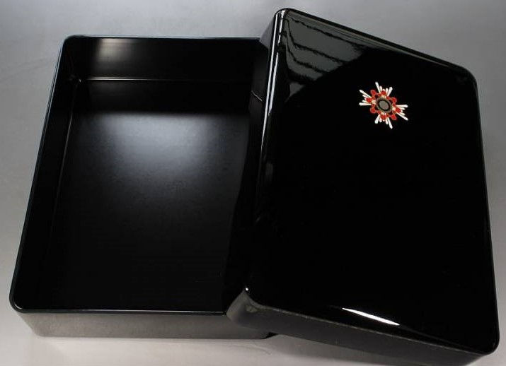 Order of the Sacred Treasure  Awarding Commemorative Lacquer Case.jpg