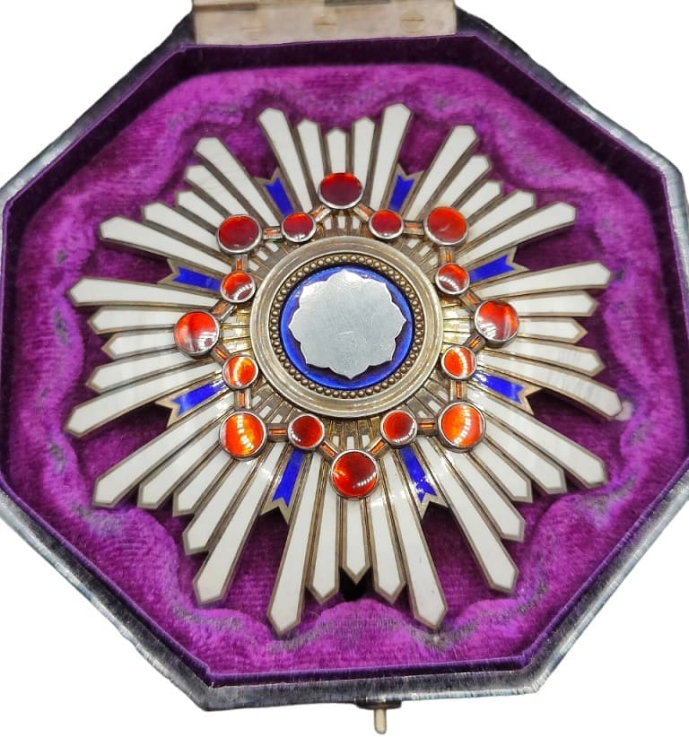 Order of the  Sacred Treasure breast star with mark ヒ.jpg