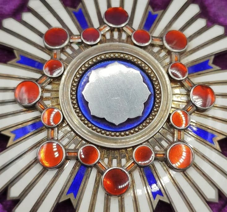 Order of the Sacred Treasure breast  star with mark ヒ.jpg