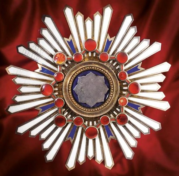Order of the Sacred Treasure in Cases for Foreigners.jpg