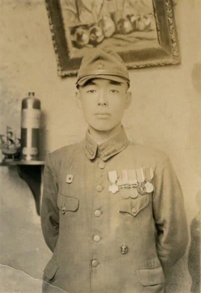 Oval reservist  badge in photo.jpg