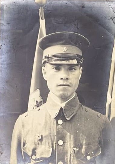 Photo with reservist badge.jpg