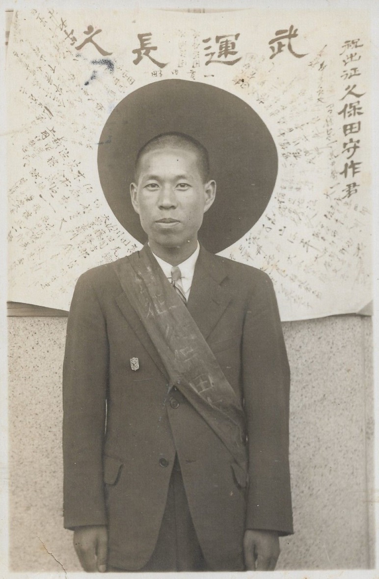 Photo with Reservist Badge.jpg