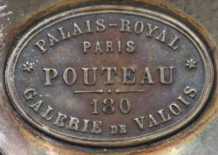 Pouteau  plaque.jpg