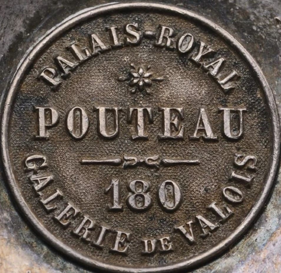 Pouteau plaque.jpg