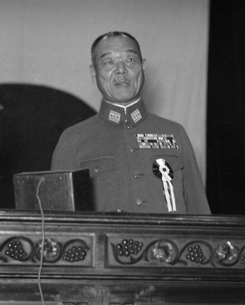 Prime Minister Koiso Kuniaki photograph.jpg