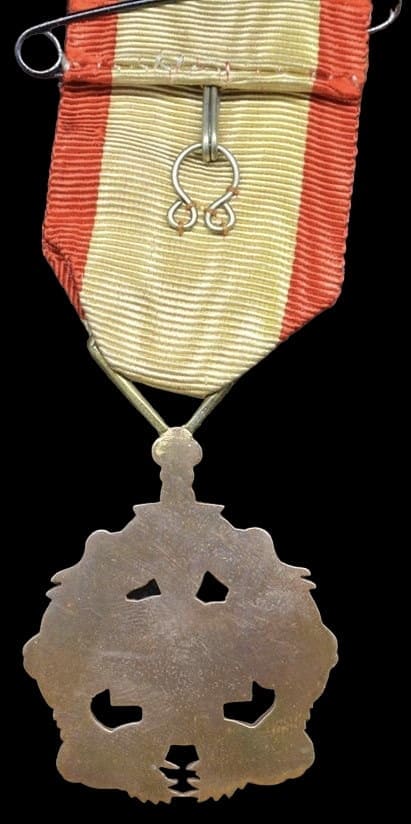 Qing China Red  Cross Medal 大清國紅十字會章.jpg
