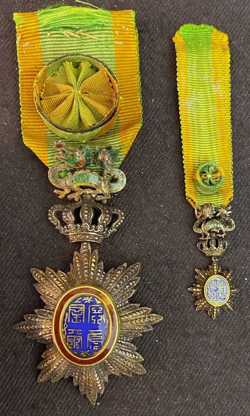 Reduced and  miniature badges of 4th class officer's order.jpg
