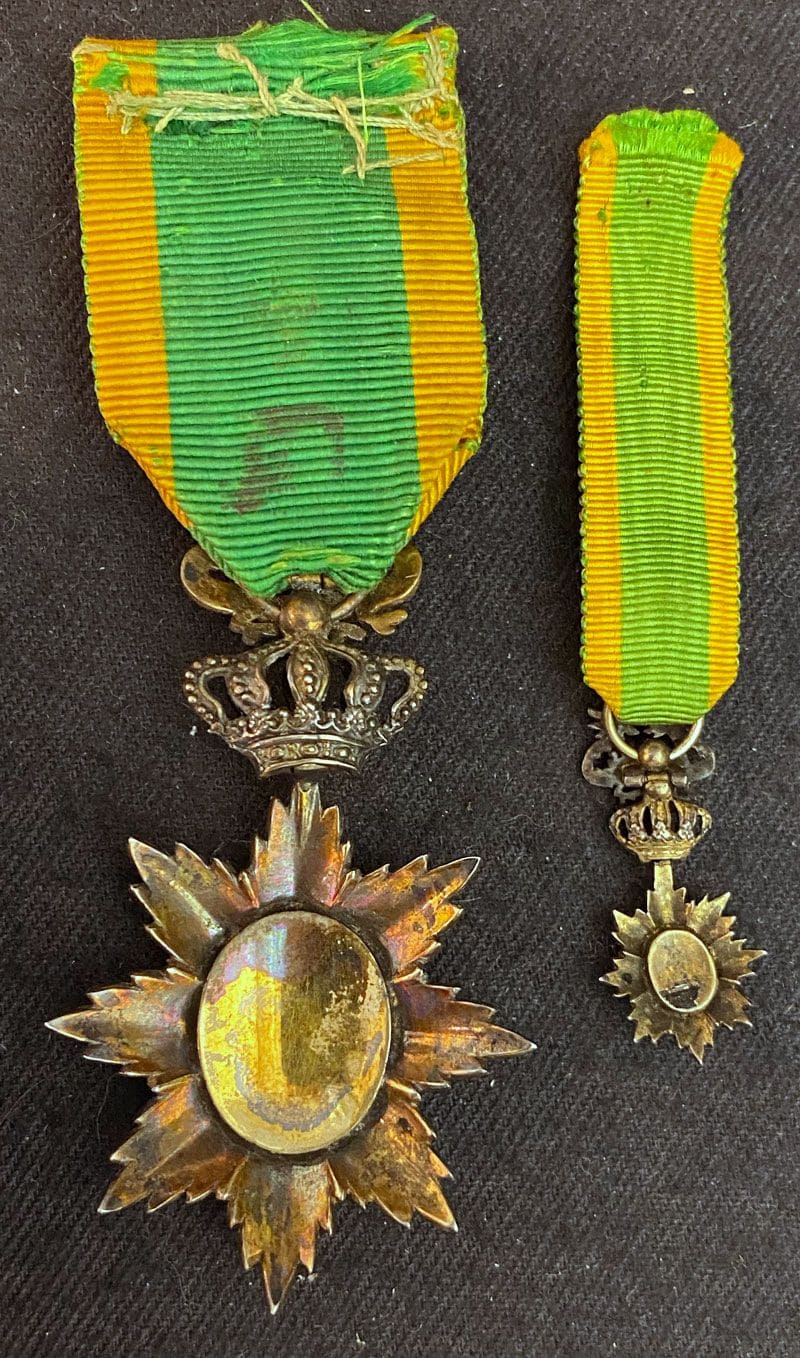 Reduced and miniature badges of 4th class officer's order.jpg