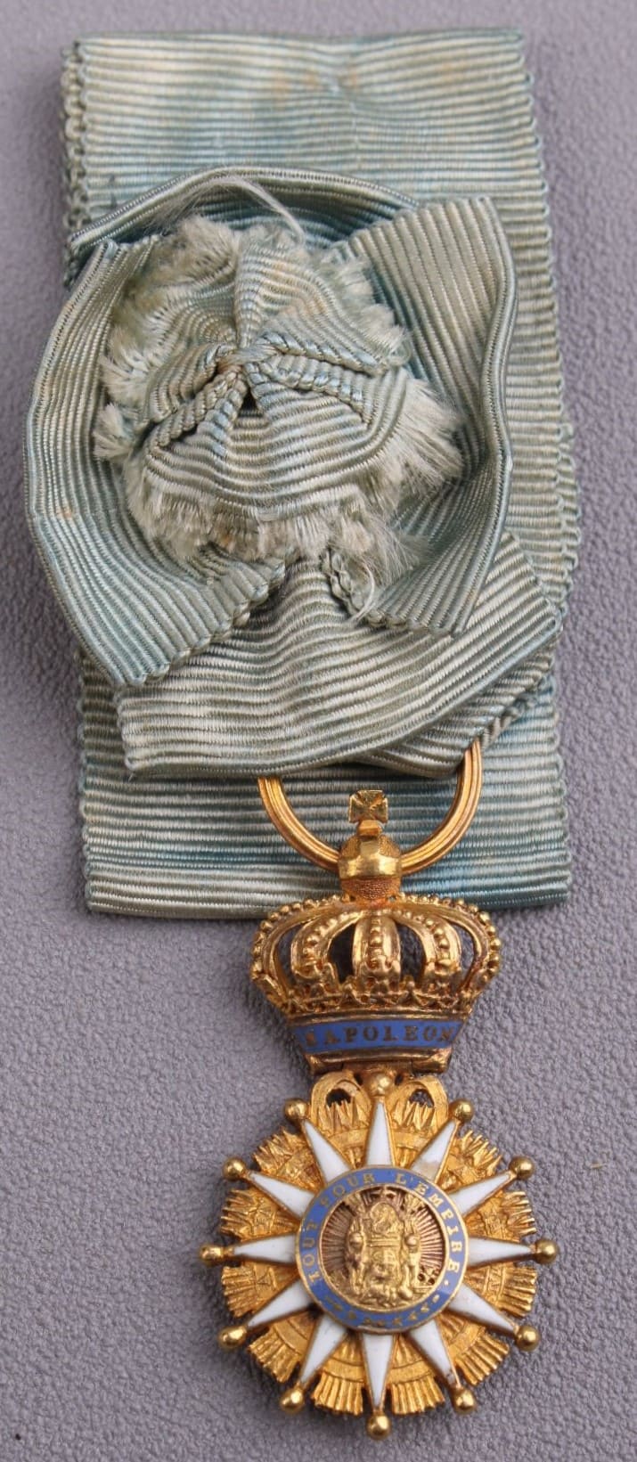 Reduced knight's star of the Order of the Reunion.jpg