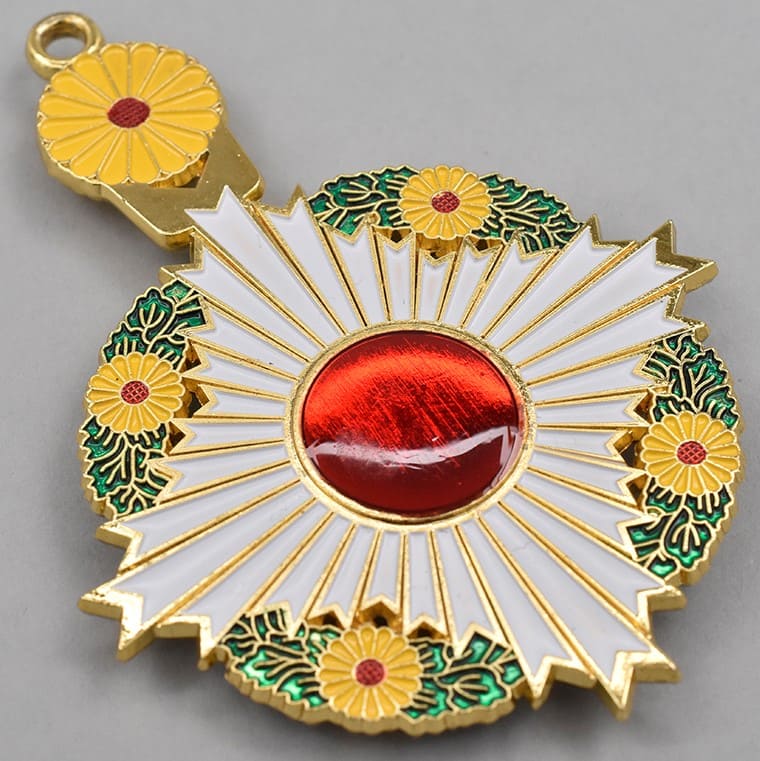 Replica of the Order of the  Chrysanthemum.jpg