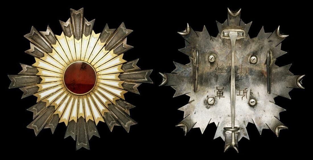 Rising Sun order breast star made by Hirata workshop.jpg