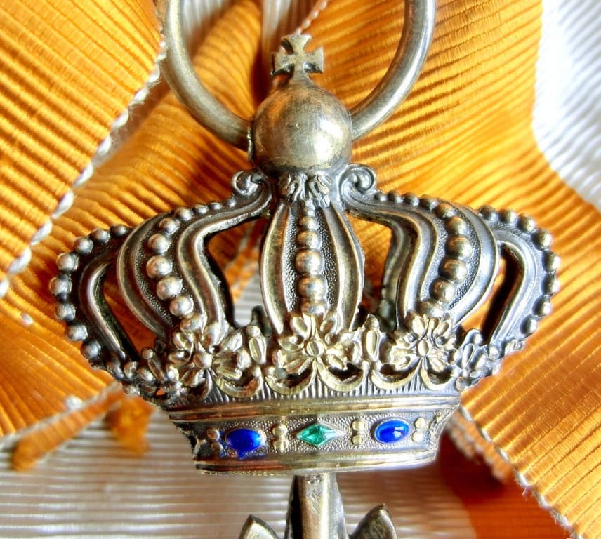 Royal Order of Cambodia  made by  Arthus Bertrand, Paris.jpg