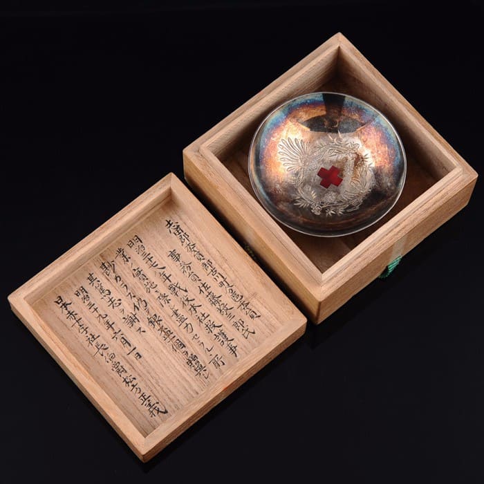 日露戦役紀念  Russo-Japanese War Commemorative Sake Cup.jpg