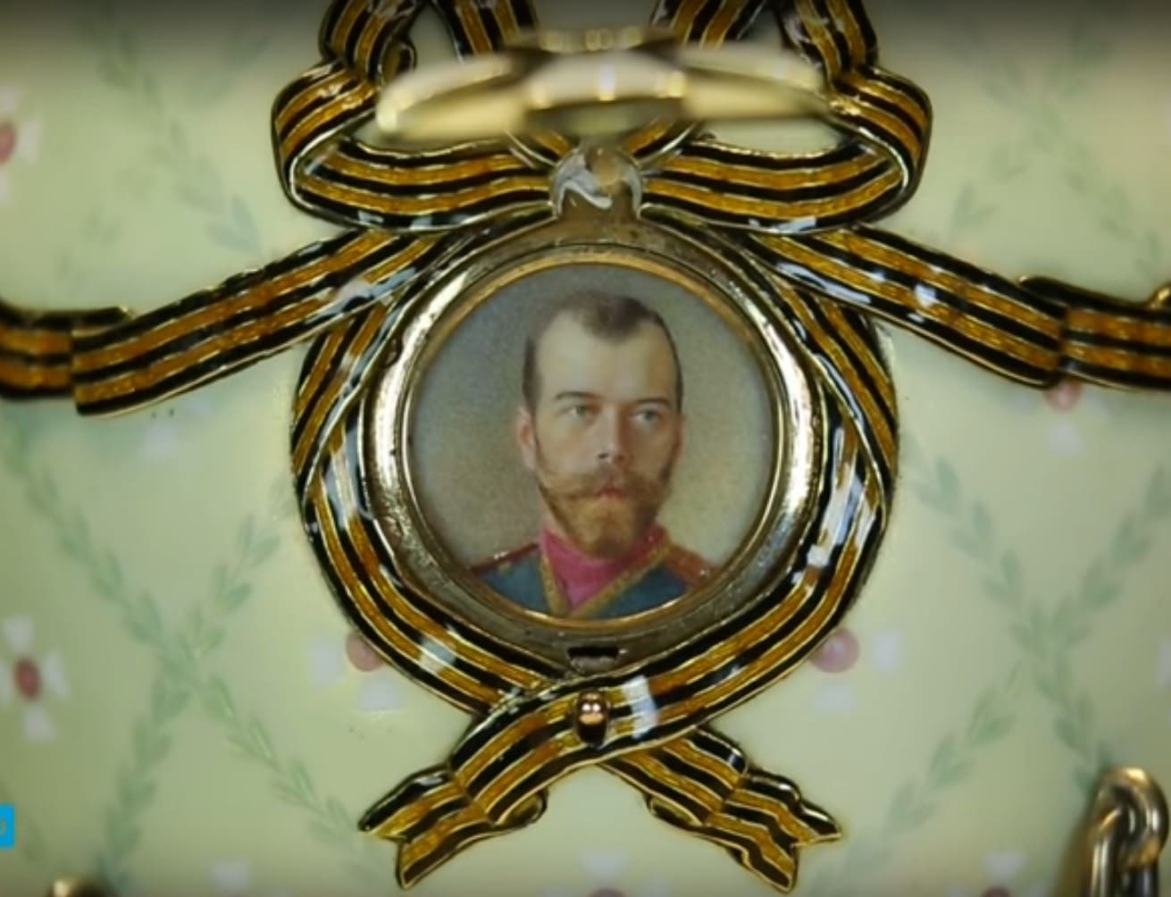 Saint George Fabergé egg medallion.jpg