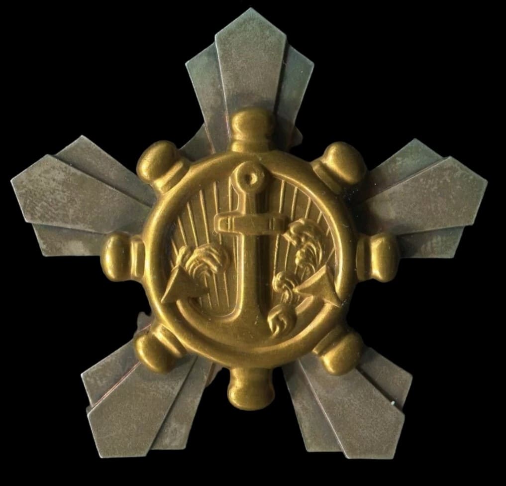 Seaman's Service Badge type 1943.jpg