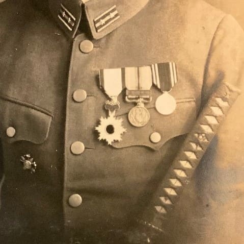 Second lieutenant with type 1938  wound badge.jpg