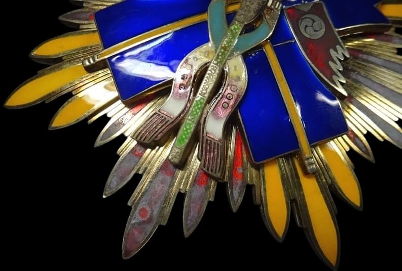 Sick breast star of the Golden  Kite order from Meiji era .jpg