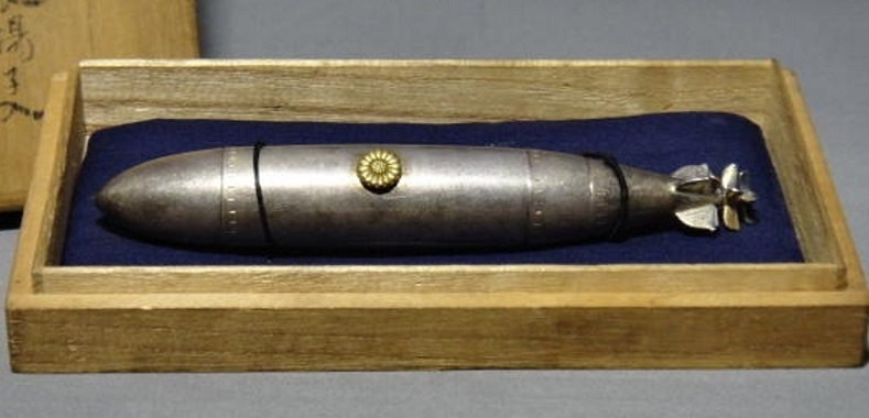 Silver  bonbonniere in the form of  torpedo.jpg