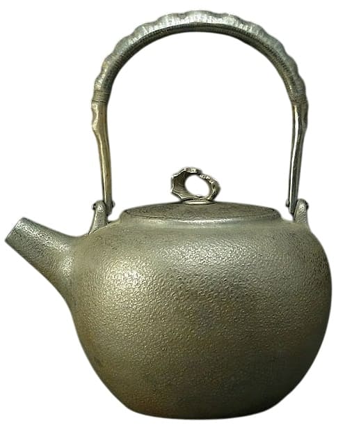 Silver teapot made by Taishodo.jpg