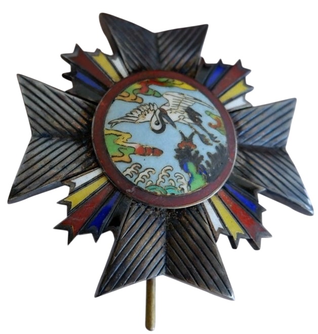 Single and Double Crane Award Badges from the Ministry of Finance.jpg