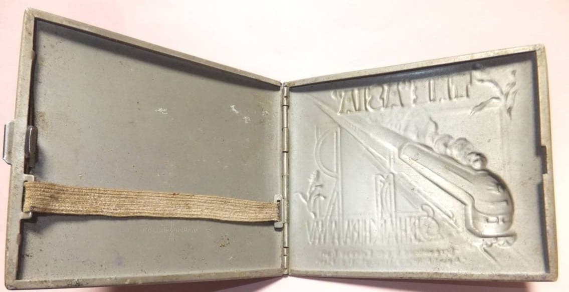 South Manchurian Railway  Cigarette Case.jpg