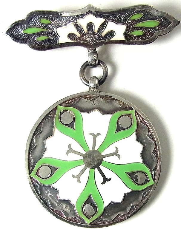 Special green leaf member badge  of Saiseikai.jpg