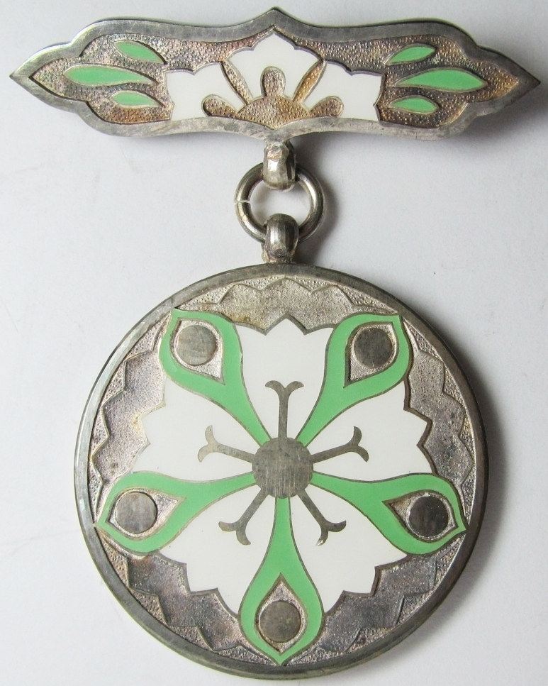 Special green leaf member badges of Saiseikai.jpg