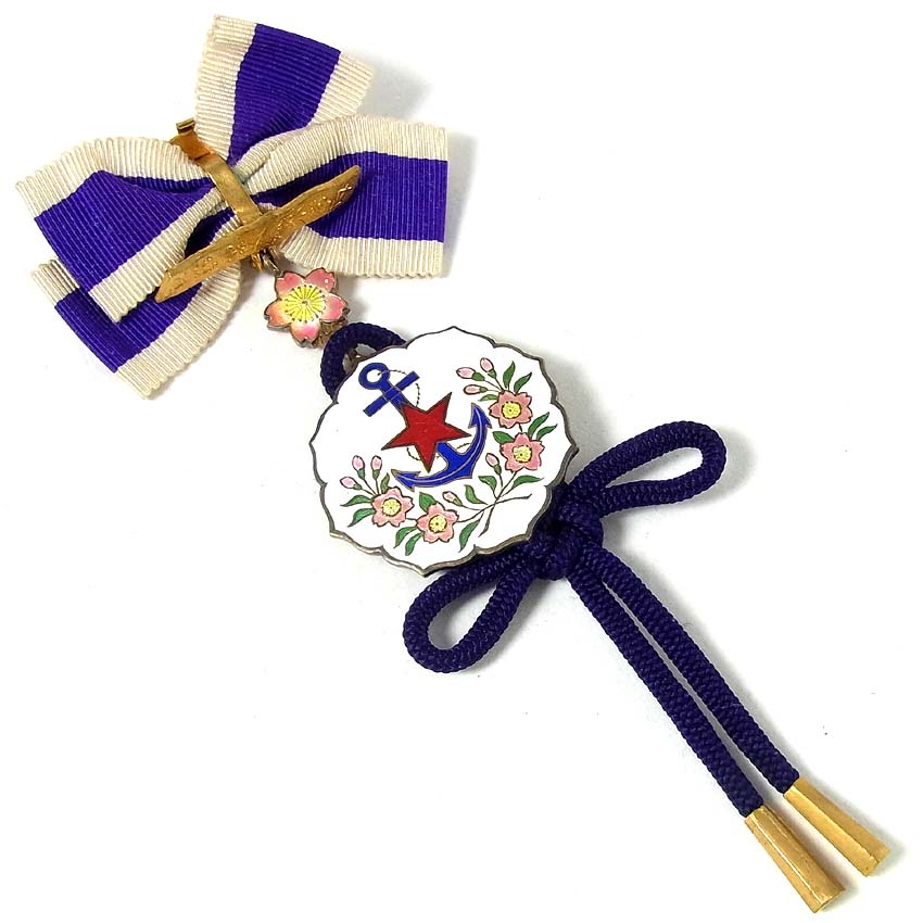 Special Merit Badge of Women's Patriotic Association  愛国婦人会 特別有功章-.JPG