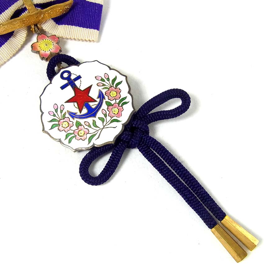 Special Merit Badge of Women's Patriotic Association  愛国婦人会 特別有功章.JPG