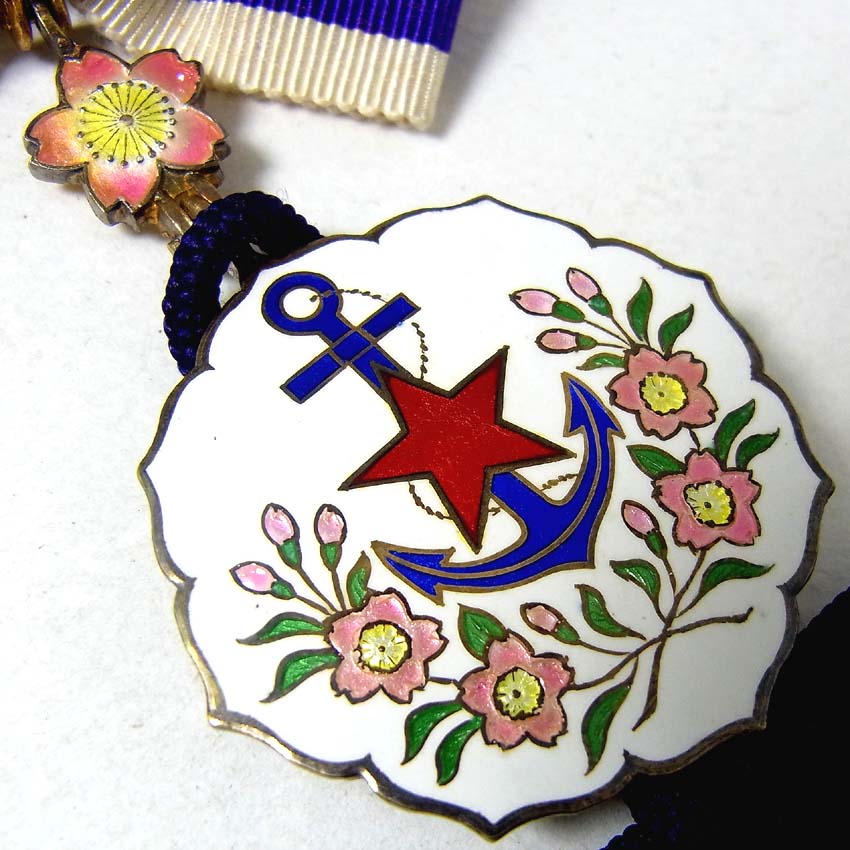 Special Merit Badge of Women's Patriotic Association   愛国婦人会 特別有功章.JPG