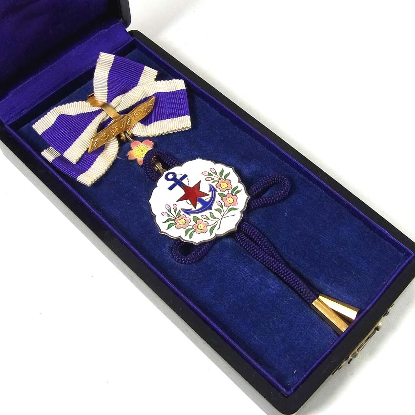 Special Merit Badge of Women's Patriotic Association  愛国婦人会 特別有功章.-.JPG