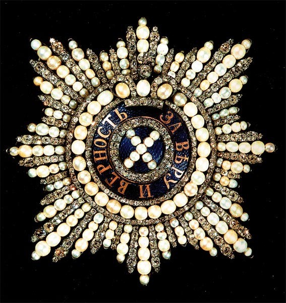 St. Andrew Order Breast Star with Pearls the collection of  Russian Diamond Fund.jpg