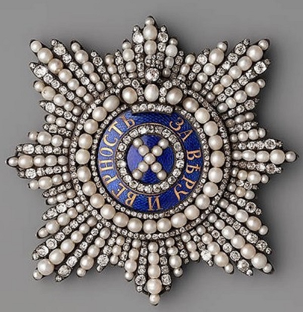 St. Andrew Order Breast Star with Pearls the collection of Russian Diamond Fund.jpg