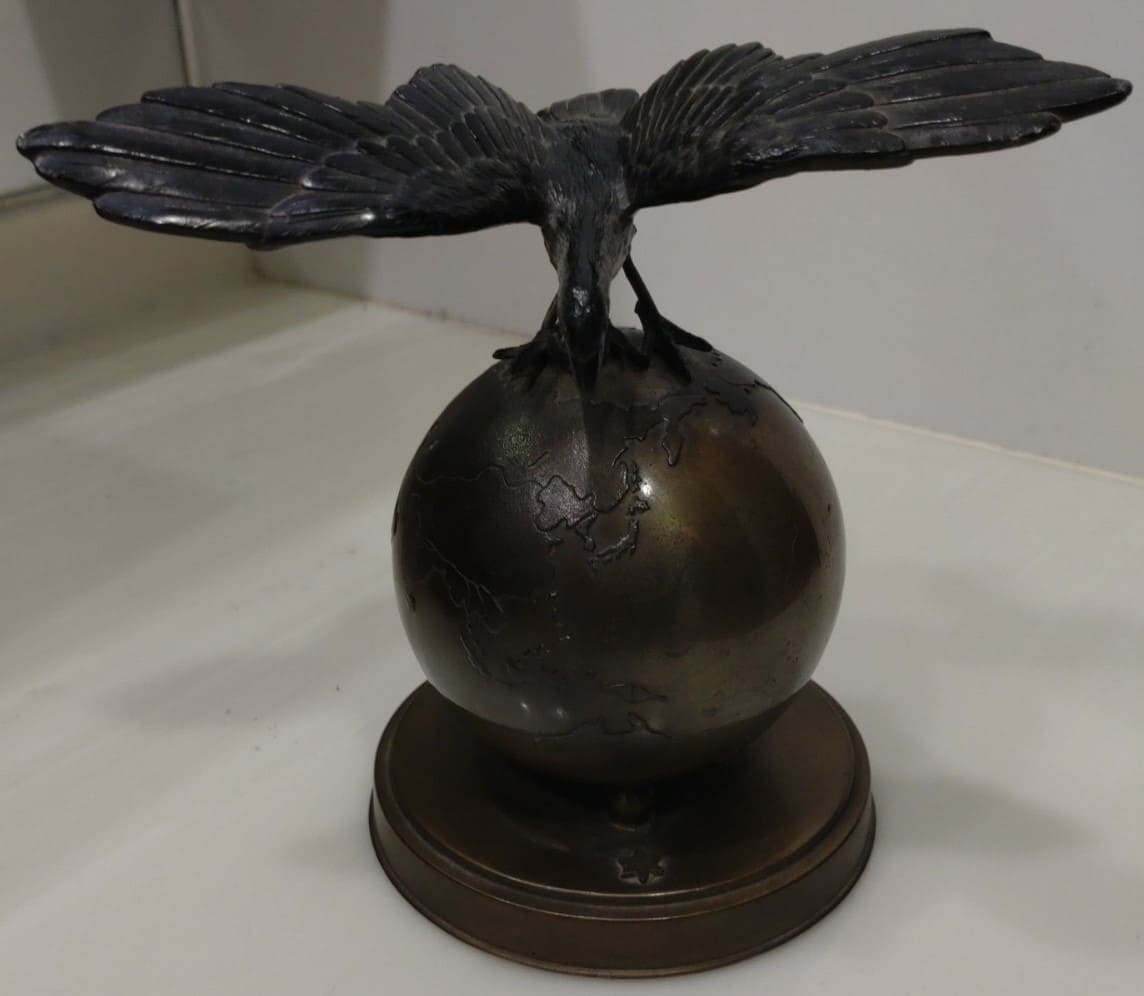 Statue  of Three-legged  Raven Yatagarasu.jpg