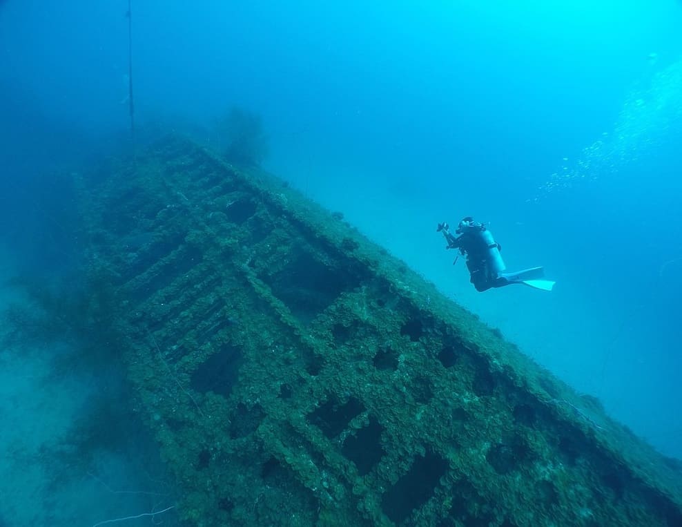 submarine_169_wreck.jpg