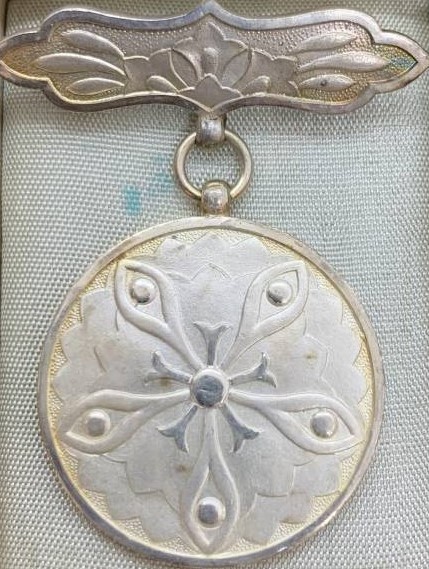 Supporting Membership Badges of Saiseikai恩寵財団済生会 通常会員章.jpg