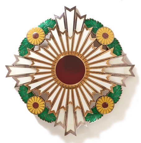 Supreme Order of the Chrysanthemum from the collection of Veste Coburg.jpg