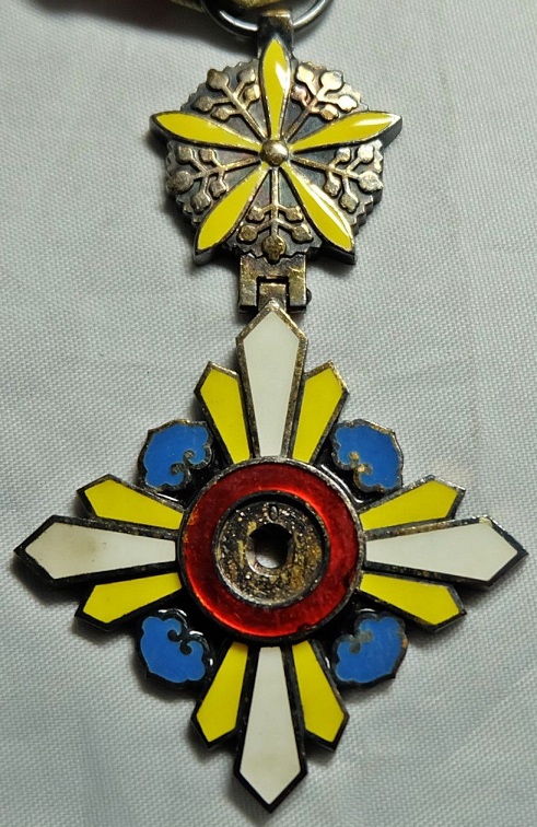 Technical  Mark  of Order of the Auspicious Clouds.jpg