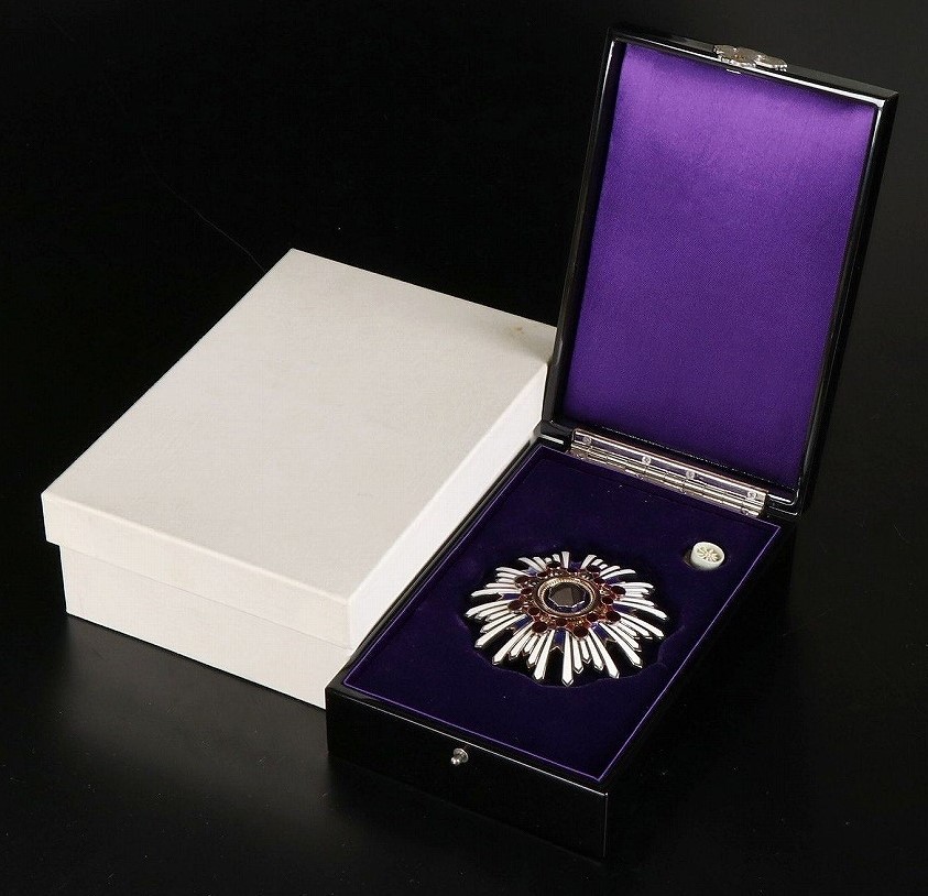 Trident Breast Star of the Order of the Sacred  Treasure.jpg