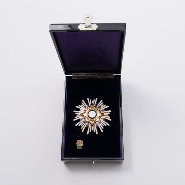 Trident Breast Star of the Order  of the  Sacred  Treasure.jpg