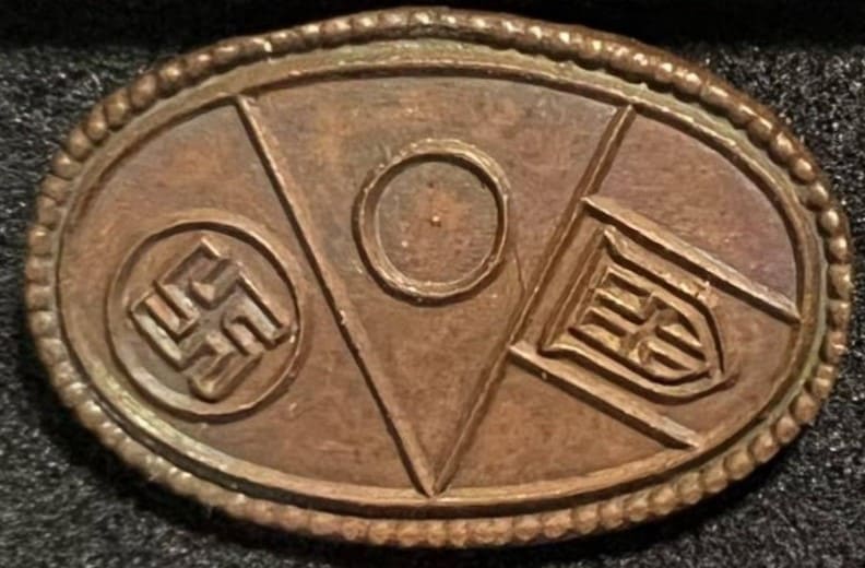Tripartite Pact Commemorative (japanese-made) Badge.jpg