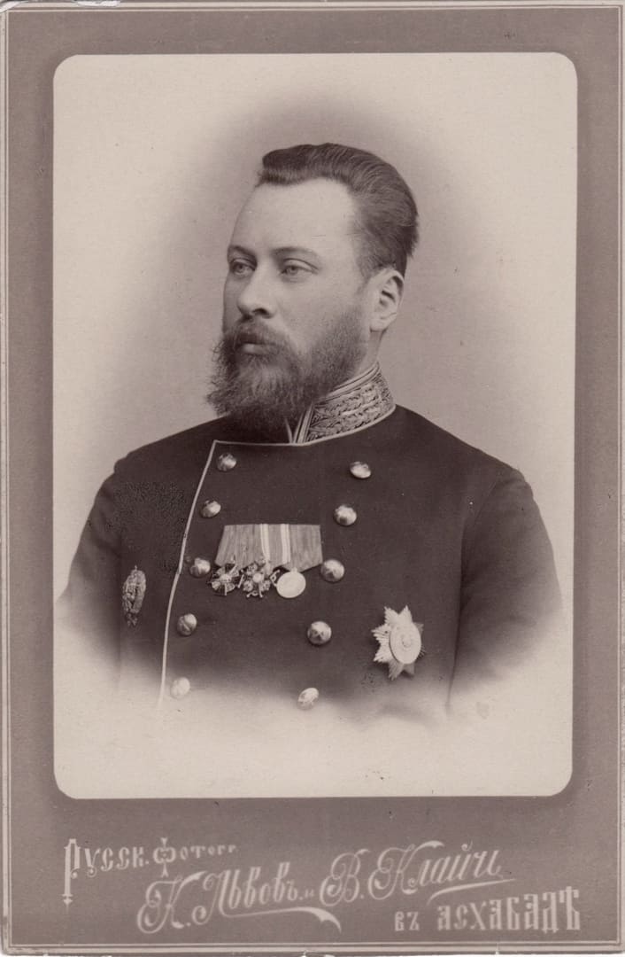 Unidentified with Bukhara breast star.jpg