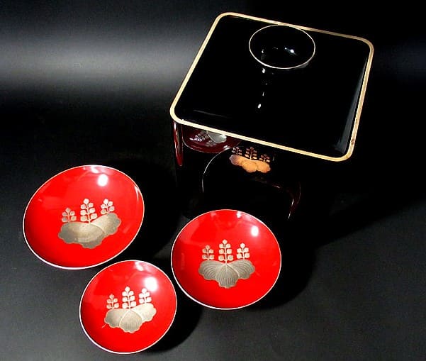 Urushi Awarding Set  of Sake Cups with Silver Paulownias.jpg