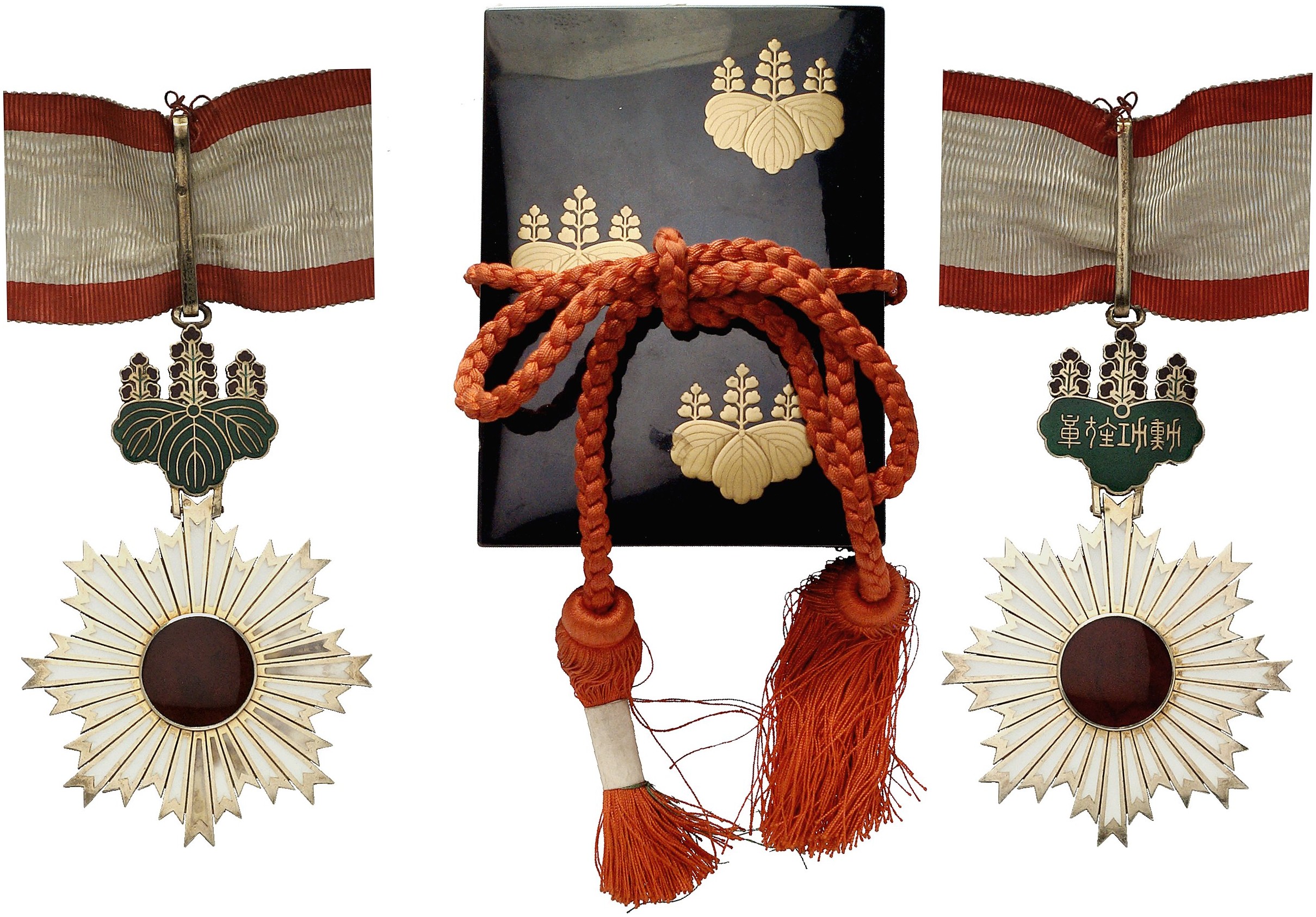 Verleihungsetui für Ausländer.jpg